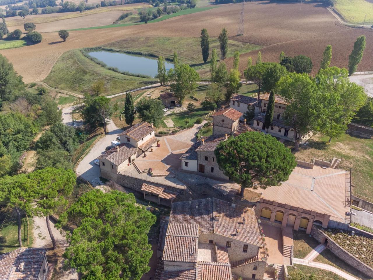 Gh Borgo Pulciano Agriturismo Montone  Ngoại thất bức ảnh